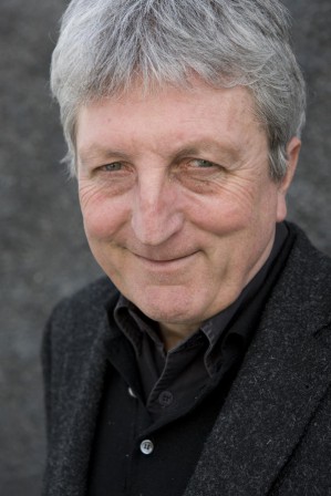 <b>Peter Ruckstuhl</b> wurde 1950 in der Schweiz geboren. - 2889611-299x448