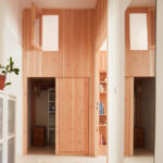 Plus One Architects gestaltete eine Prager Wohnung um: Geräumigkeit, Gemeinschaftsbereiche und Funktionalität stehen dabei im Mittelpunkt.
